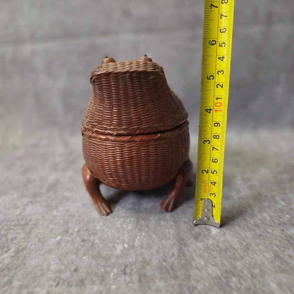 Vintage Frog Basket Wicker Rattan Lidded Storage Plastic Eyes